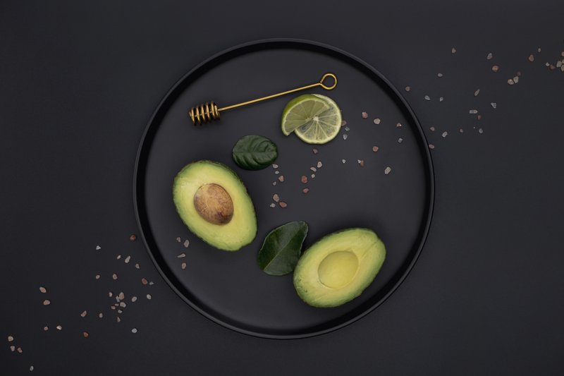 top-view-avocado-lime-plate